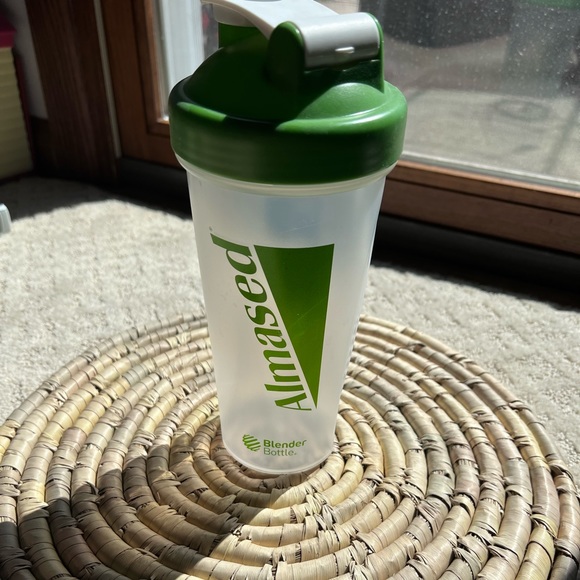 2 Blender Bottles - Picture 3 of 5